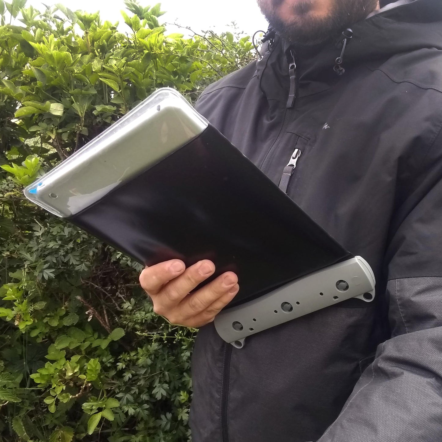 Waterproof iPad Case (9.7-10.5inch) - AQ669, AQ669F